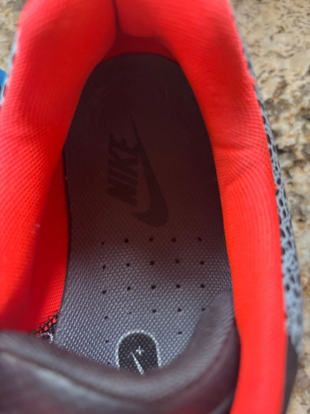 2 pairs Nike